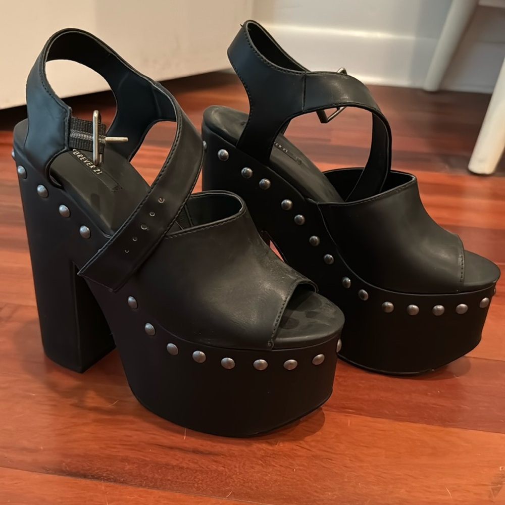 Forever 21 platforms